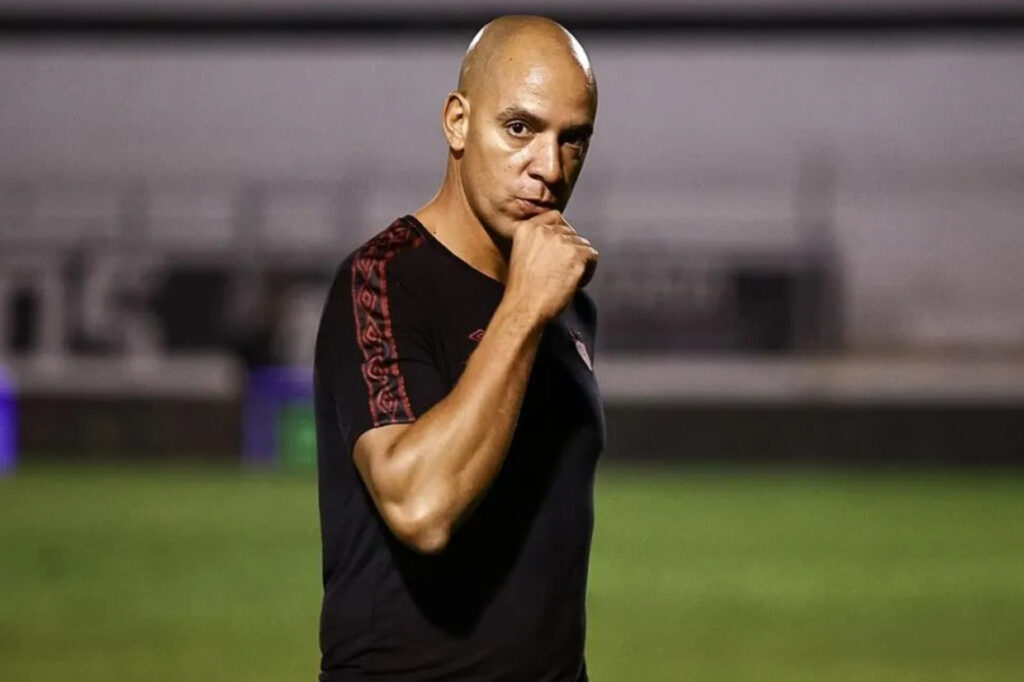 Ameaçado, Pepa recebe apoio no Sport: 'Confiamos no projeto'