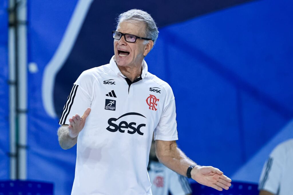 Bernardinho Analisa o Sesc Flamengo em Relação à Seleção e Comenta Perspectivas Futuras do Projeto