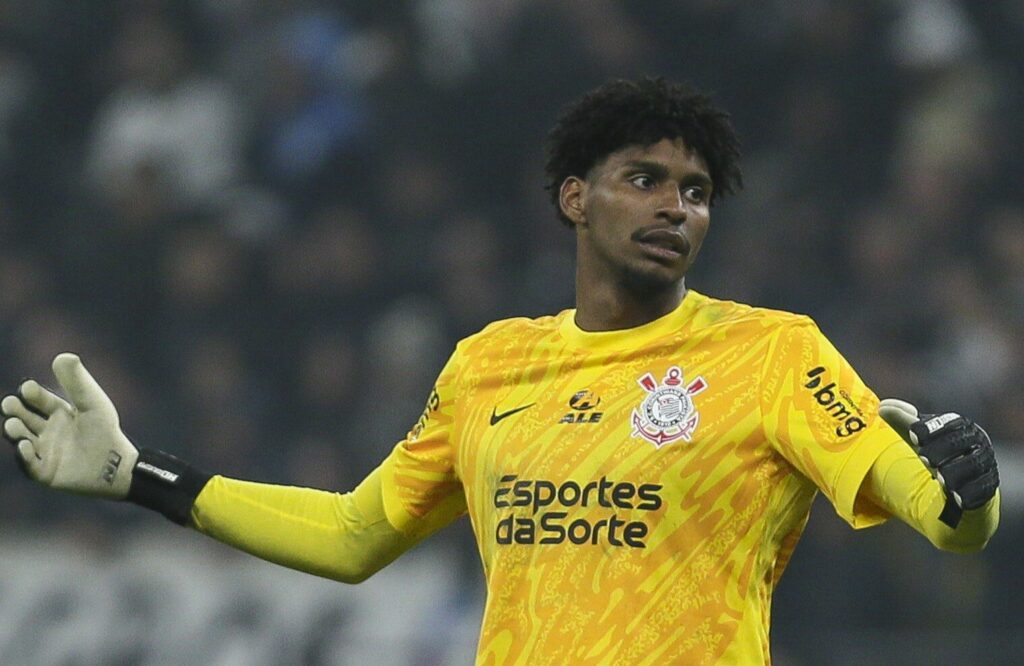 Hugo Souza menciona Courtois, do Real Madrid, e destaca os desafios enfrentados pelo Corinthians na Coluna do Fla