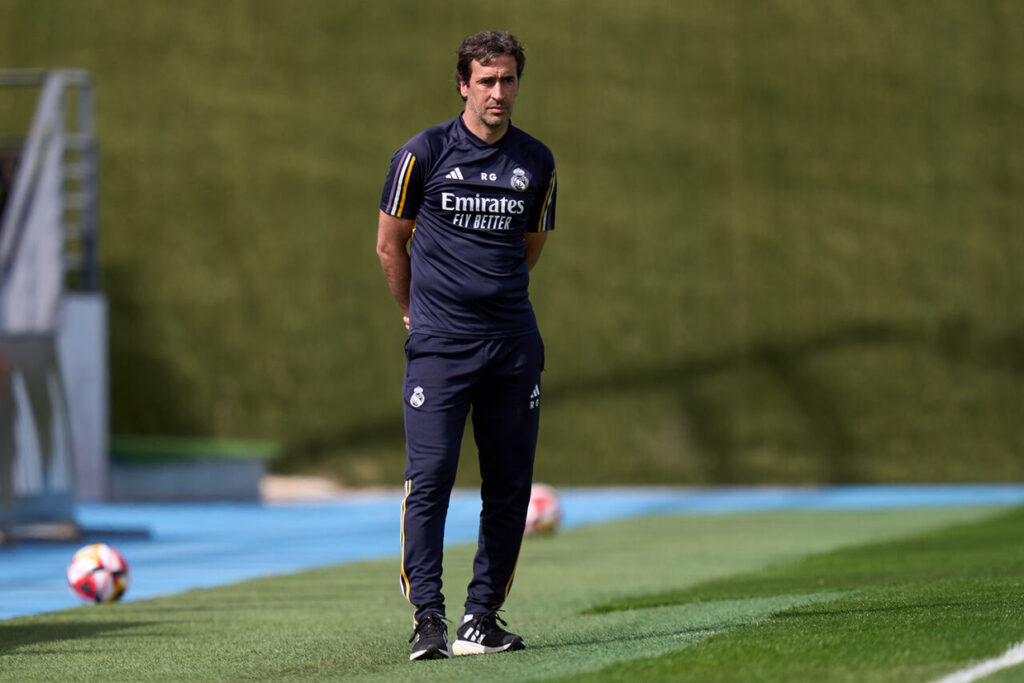 Raúl evita comentar sobre possível substituição de Ancelotti no Real Madrid: 'Estou onde quero'