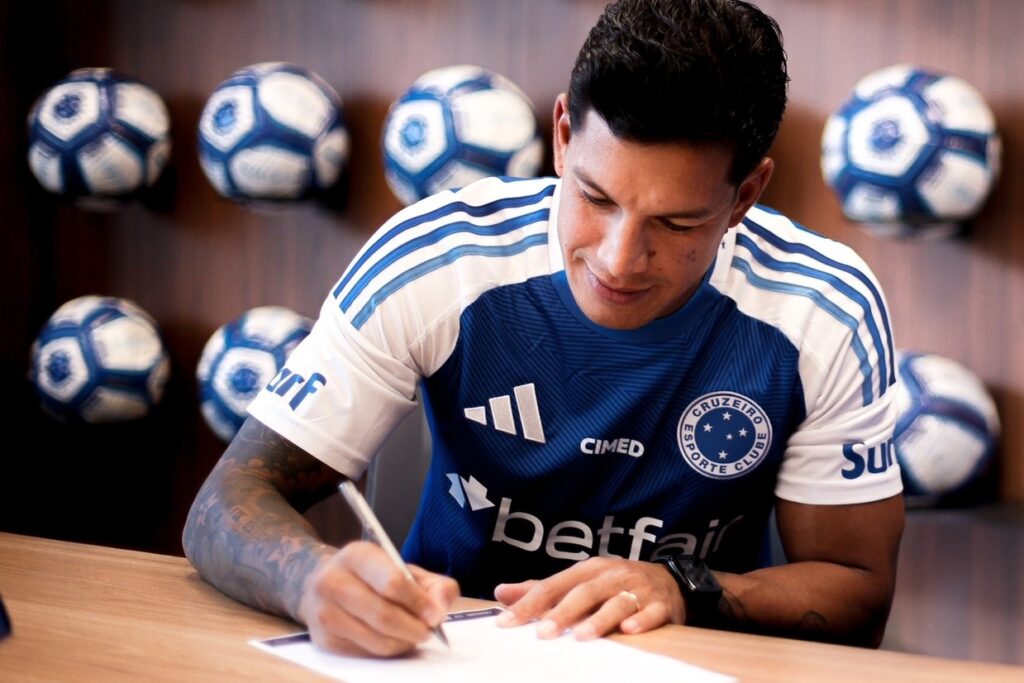 Cruzeiro estende contrato de Lucas Romero até 2027