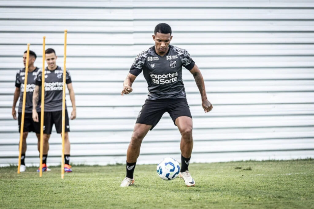 Lelê prevê término de empréstimo no Ceará enquanto Fluminense confirma transferência do atacante para o Japão