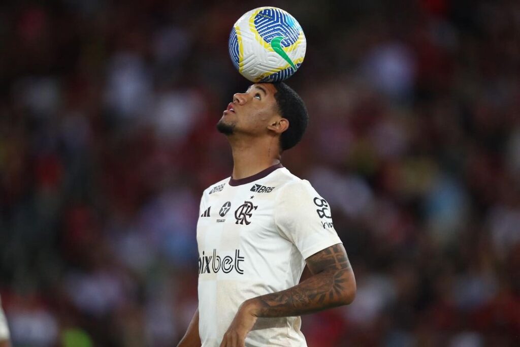 Sporting observa Rayan Lucas enquanto Flamengo se prepara para transferência em julho