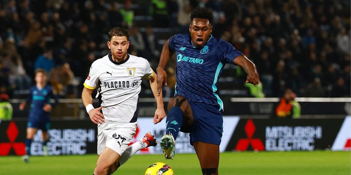 Aston Villa busca contratação de atacante espanhol com 27 gols na temporada