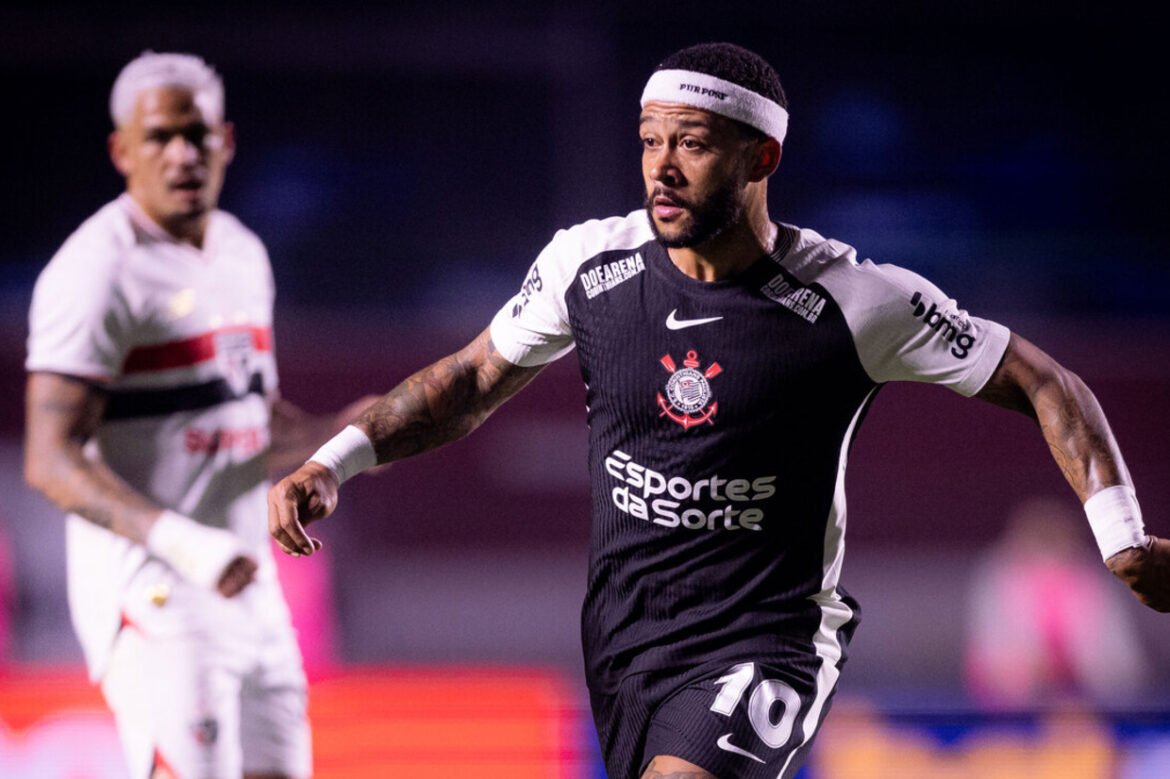 Dorival comenta sobre a postura inicial no clássico e justifica a substituição de Memphis no intervalo