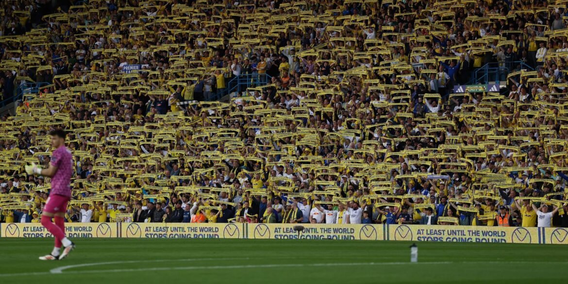 Leeds fecha acordo e agenda exames médicos para contratar novo atacante de 1,95m antes do jogo contra o Newcastle