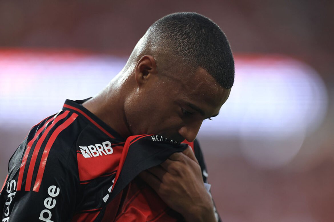 Médico do Flamengo comenta sobre a lesão de De La Cruz: 'Crônica e irreversível'