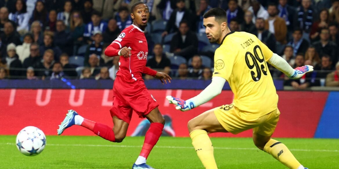 Michel-Ange Balikwisha manifesta interesse em se transferir para o Celtic, informa Royal Antwerp.