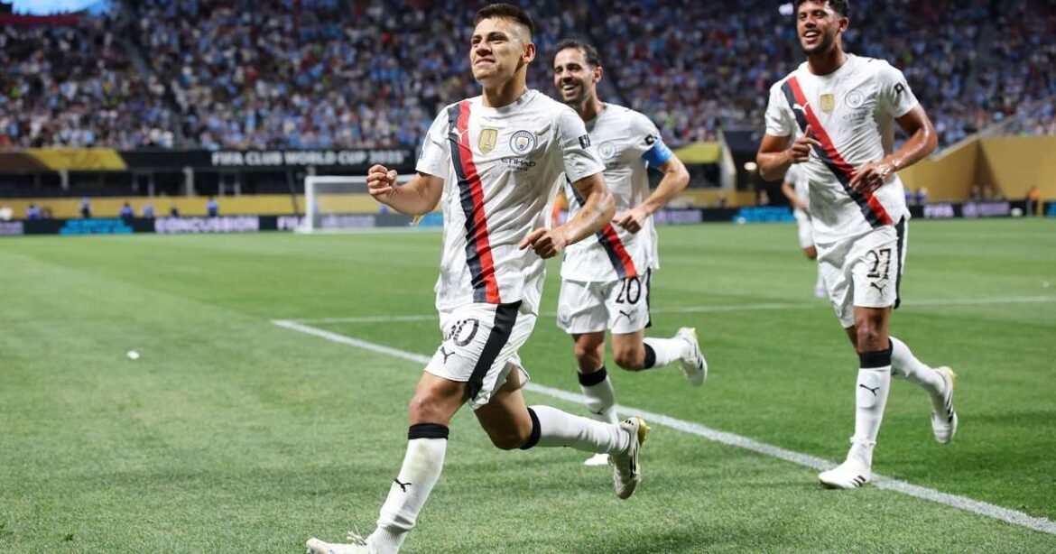 Manchester City cede jovem talento argentino ao Bayer Leverkusen em transferência.