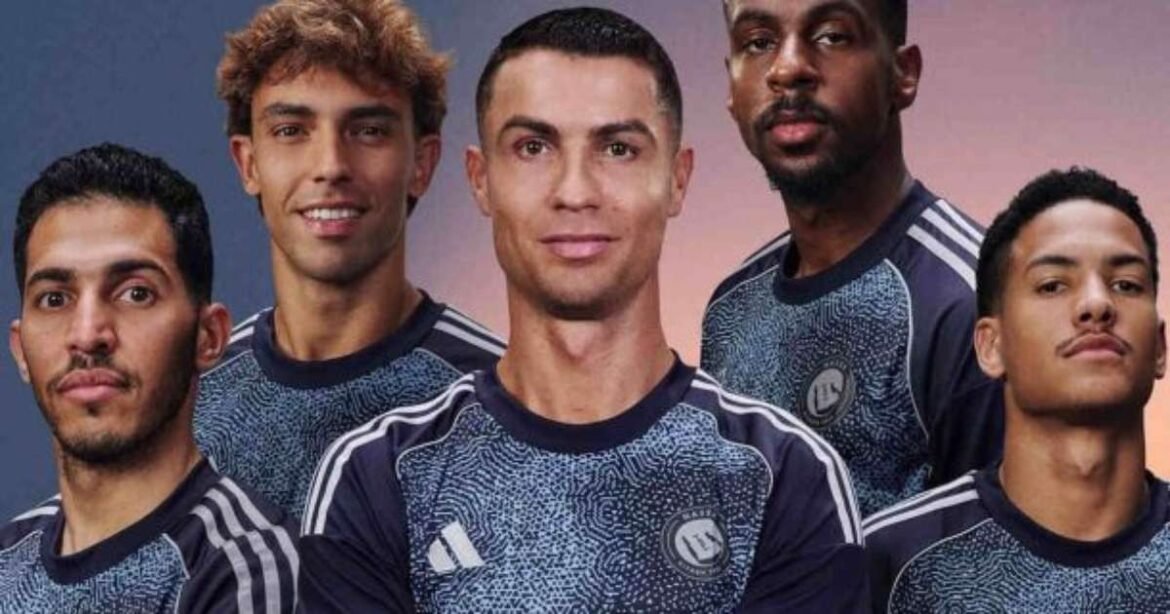 Al-Nassr apresenta seu novo uniforme reserva para a temporada 2025/26