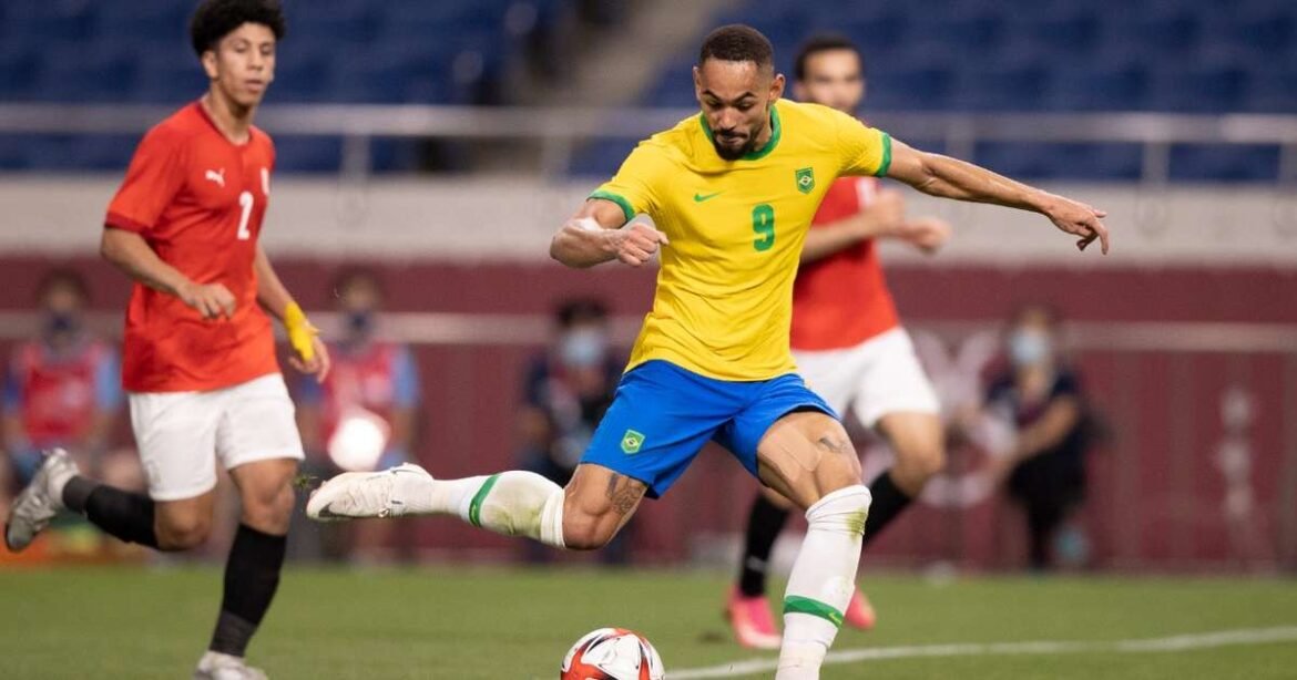 Atacante da Seleção Brasileira se lesiona em partida da Premier League e pode ficar de fora da convocação