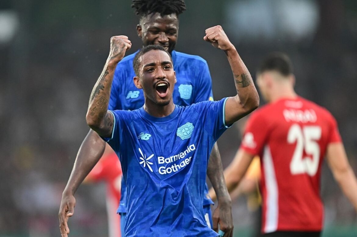 Bayer Leverkusen conquista vitória expressiva na estreia de Erik ten Hag na Copa da Alemanha