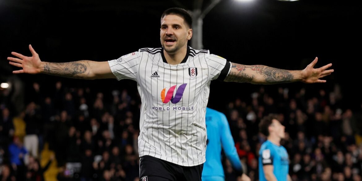 Birmingham se despede de Mitrovic ao investir em 'estrela perfeita'