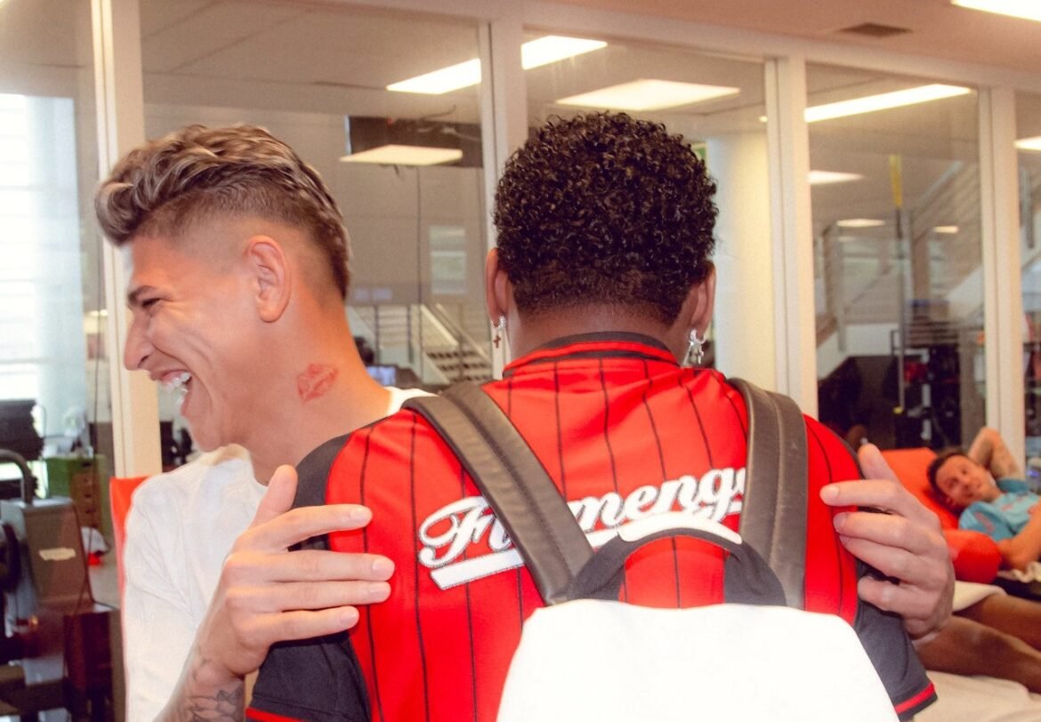 Carrascal explica o significado da tatuagem inspirada em Ayrton Lucas e revela sua favorita.