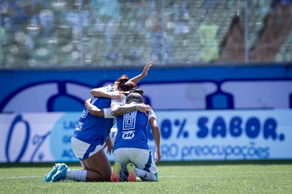 Cruzeiro vence Bragantino e enfrenta Palmeiras nas semifinais do Brasileirão Feminino