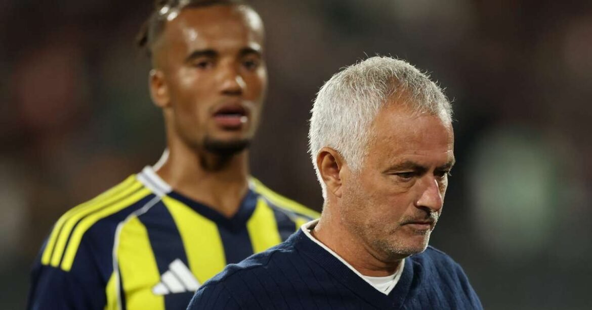 Fenerbahçe dispensa José Mourinho após queda no playoff da Champions League