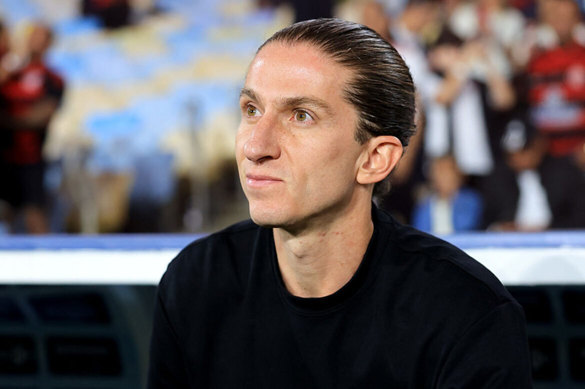 Filipe Luís supera Jesus em partidas e se torna o décimo treinador do século com 100 gols à frente do Flamengo