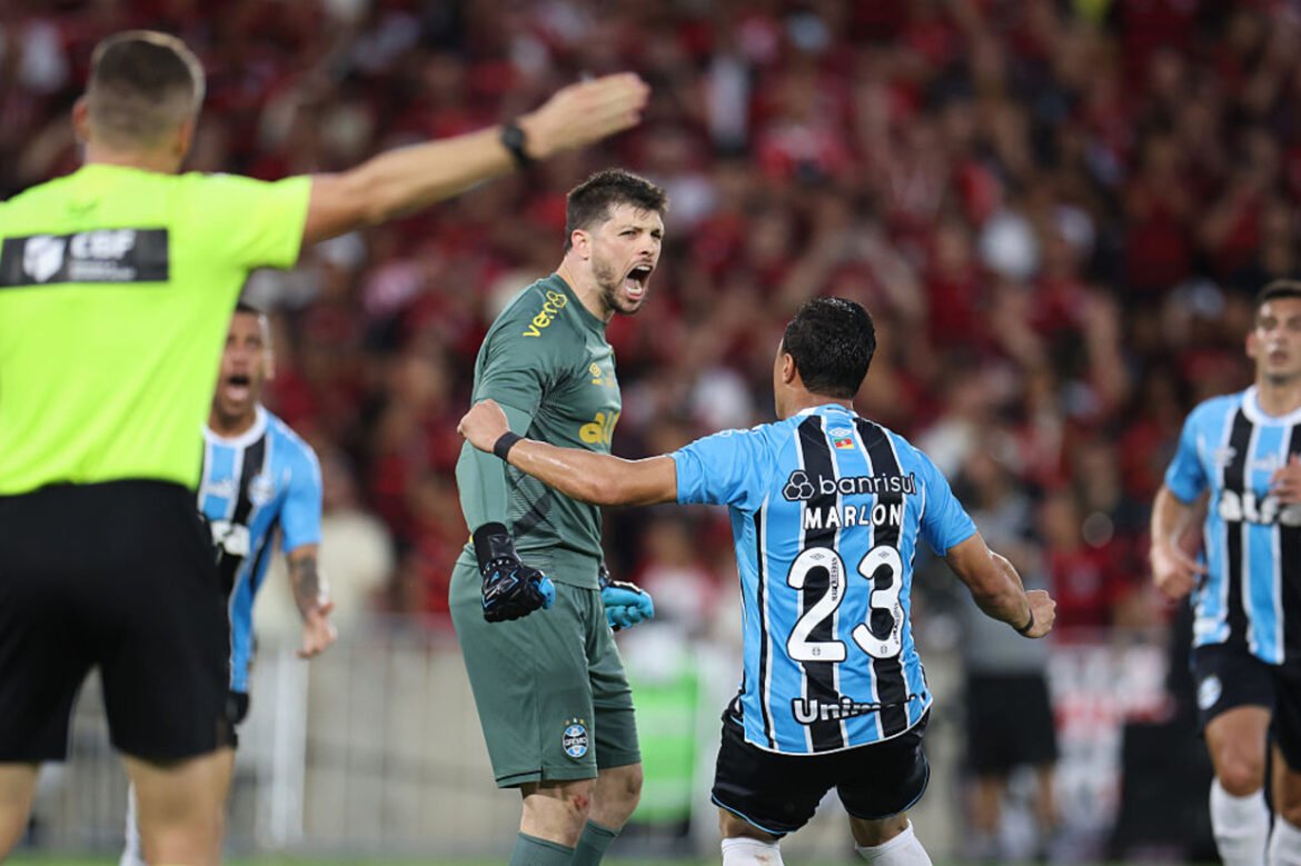 Grêmio Empata com Flamengo no Maracanã com Gol de Goleiro nos Últimos Minutos