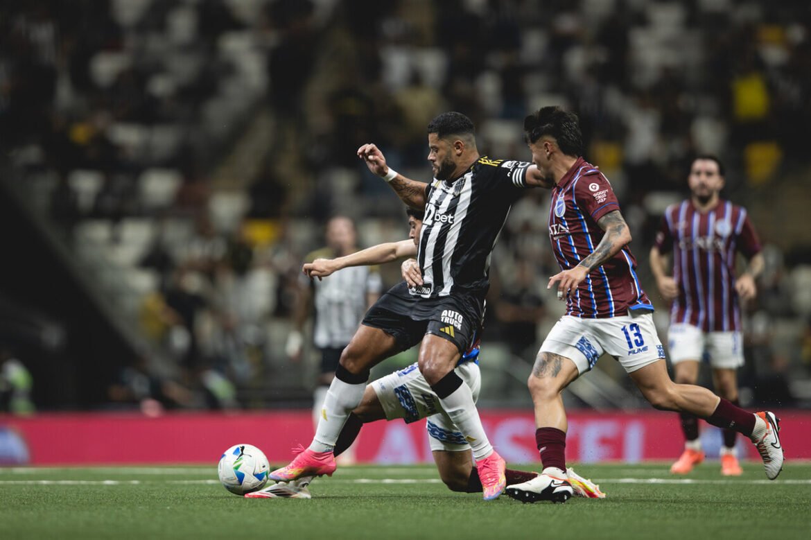 Hulk toma a frente e Atlético Mineiro reverte a situação contra o Godoy Cruz na Sul-Americana