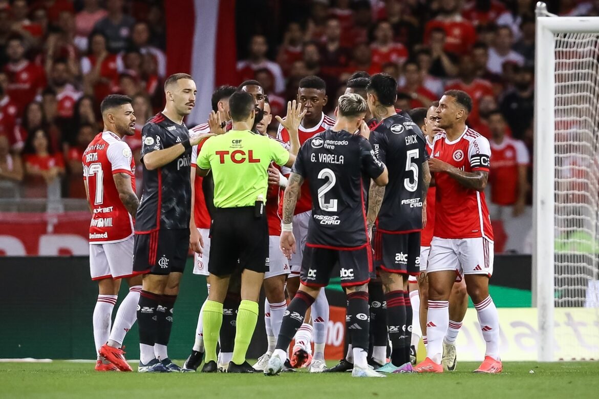Internacional e Flamengo: Como apostar em cartões e faltas pode gerar bons retornos financeiros