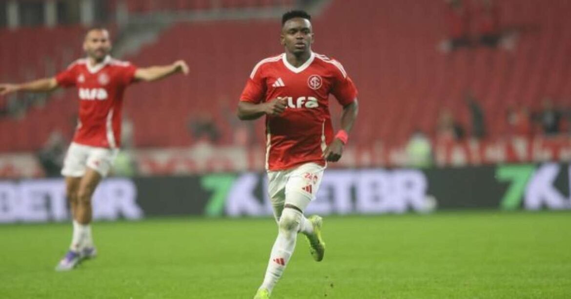 Internacional enfrenta incerteza sobre a utilização de Carbonero no confronto contra o Flamengo