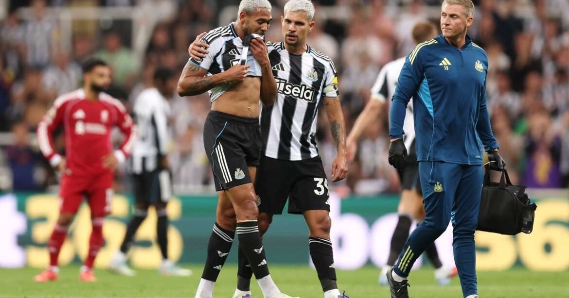 Joelinton é convocado por Ancelotti e sai machucado e em lágrimas de partida do Newcastle