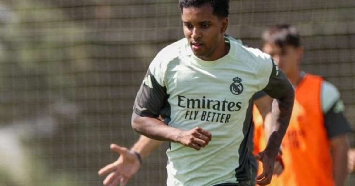 Jornal da Espanha destaca Rodrygo como a 'sexta alternativa' no ataque do Real Madrid e sinaliza o encerramento de um ciclo.