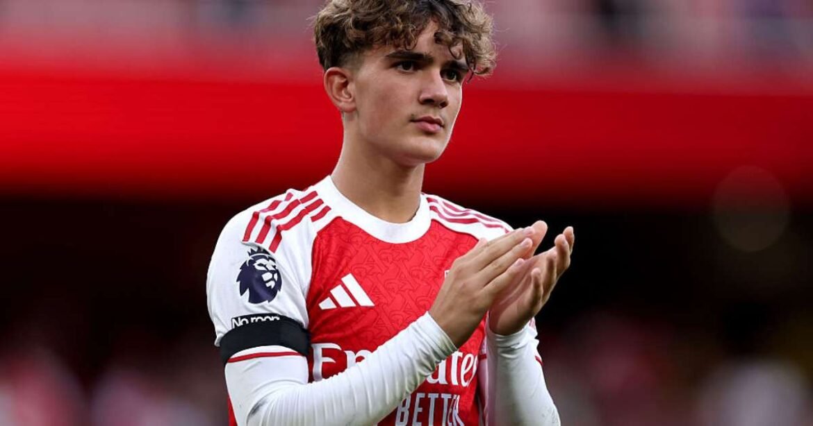 Jovem Talento de 15 Anos Se Destaca no Arsenal, Mas Enfrenta Regra Inusitada