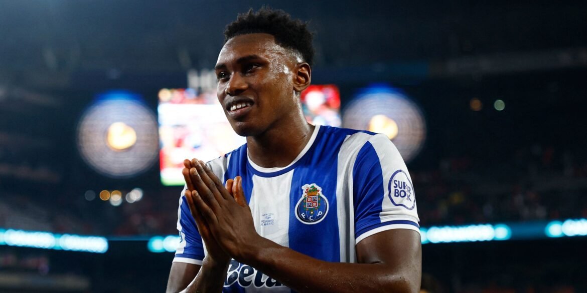 Newcastle avalia contratação de "monstro" com 27 gols na temporada 2024/25