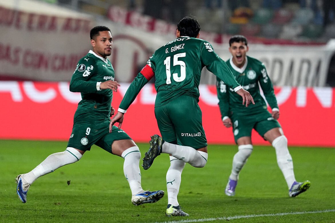 Palmeiras vence Universitário em Lima e se aproxima da classificação para as quartas de final