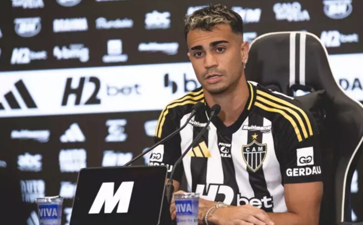 Reinier menciona classificação do Atlético-MG contra o Flamengo em entrevista coletiva.