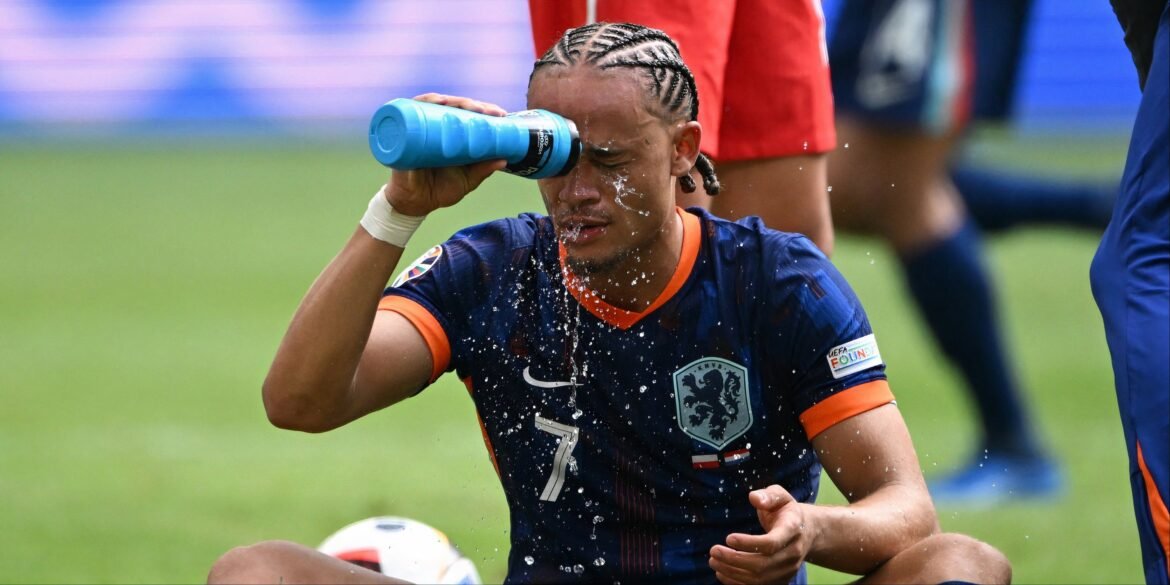 Tottenham negocia com estrela que está considerando se juntar a Simons