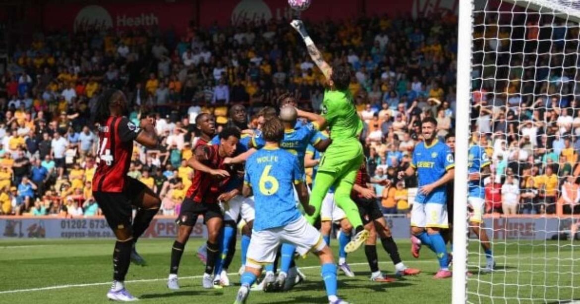Wolverhampton sofre nova derrota no Campeonato Inglês com Arias como titular