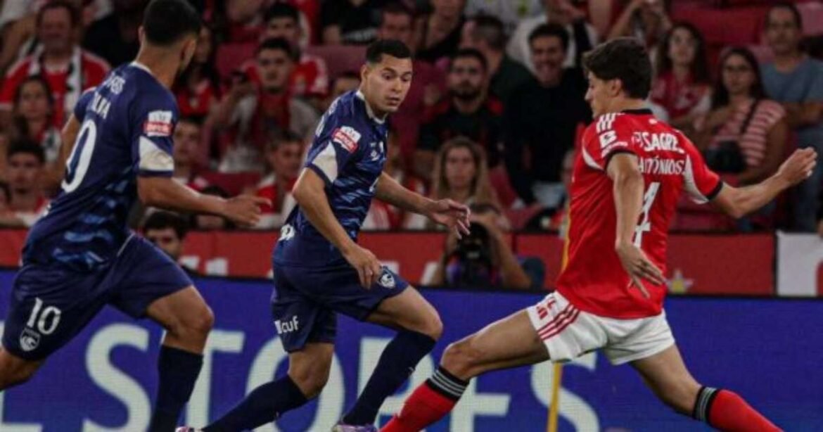 Benfica perde ponto em casa ao empatar com o Santa Clara nos minutos finais