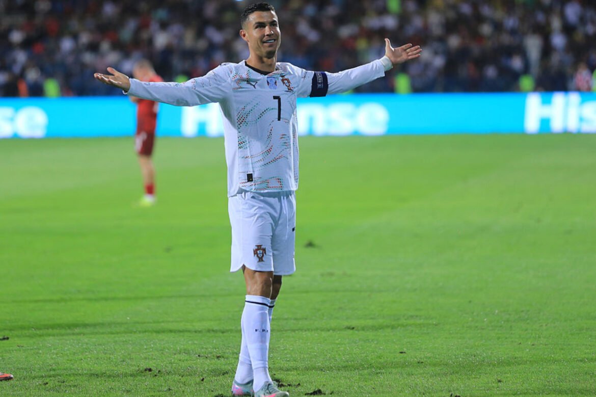Cristiano Ronaldo se aproxima do milésimo gol e continua brilhando na seleção de Portugal