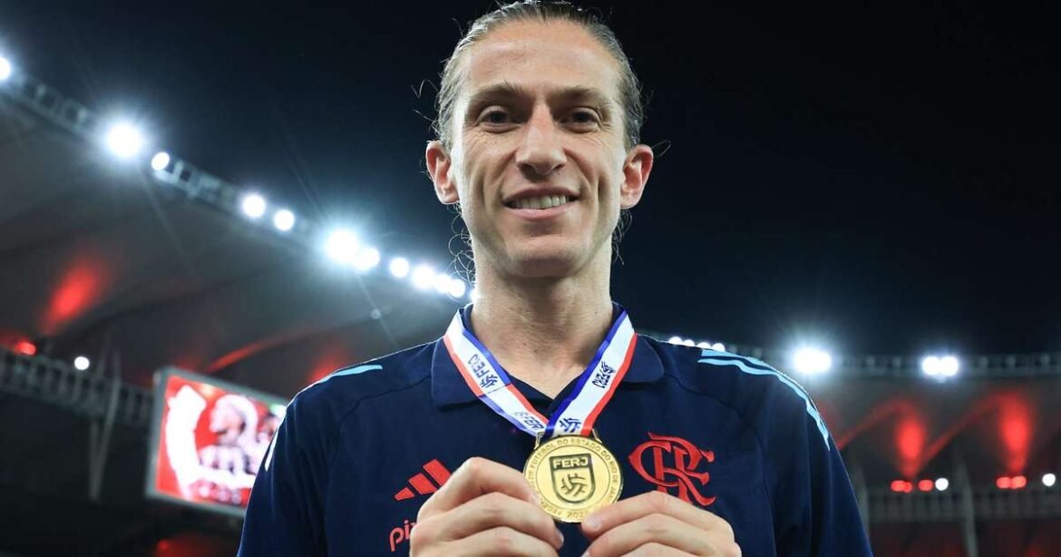 Filipe Luís, jogador do Flamengo, é alvo de interesse do Bayer Leverkusen