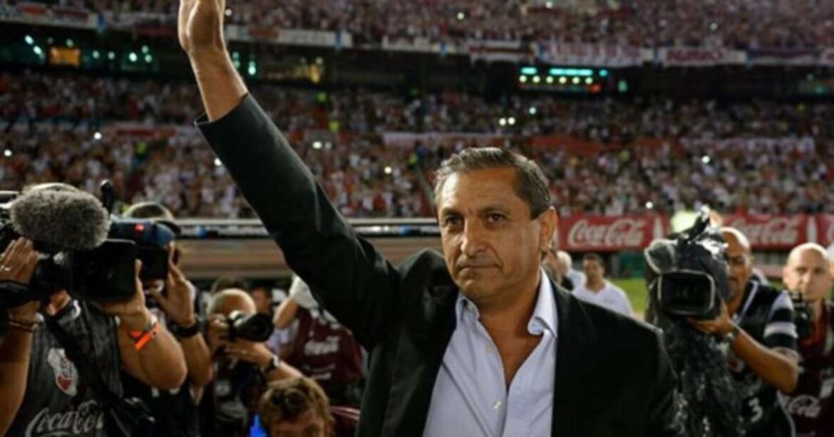 Internacional anuncia a contratação do treinador Ramón Díaz