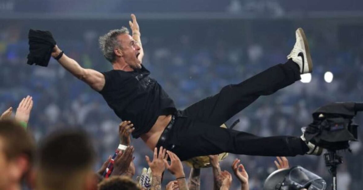 Luis Enrique é o técnico premiado pela France Football como Bola de Ouro