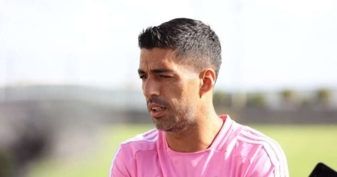 Luis Suárez é punido com suspensão de seis partidas por ato de indisciplina em final de campeonato