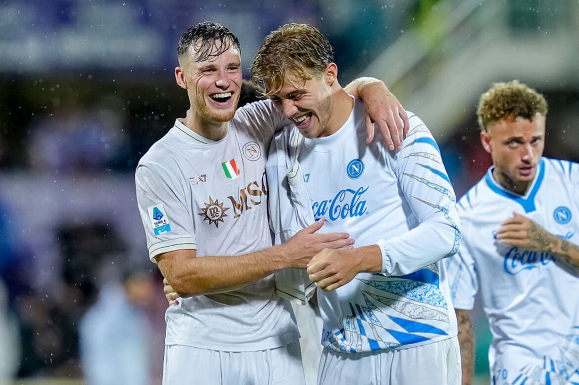 Napoli derrota Fiorentina fora de casa, mantém 100% de aproveitamento e lidera o Campeonato Italiano.