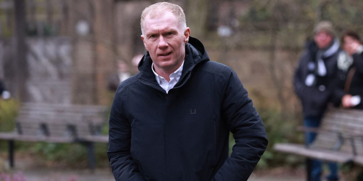Paul Scholes critica ex-colega de equipe e o considera a pior contratação da história do Manchester United
