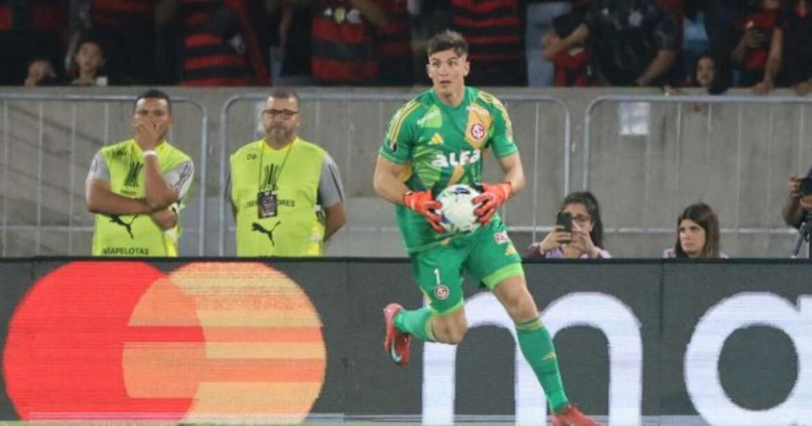 Rochet retoma atividades no treino, enquanto Internacional considera alterações na escalação principal