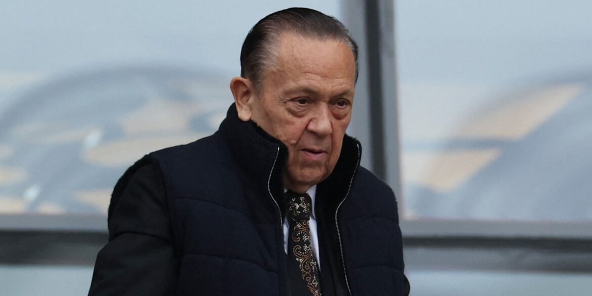 Sullivan negocia com principal candidato para substituir Potter enquanto West Ham enfrenta obstáculos com Nuno