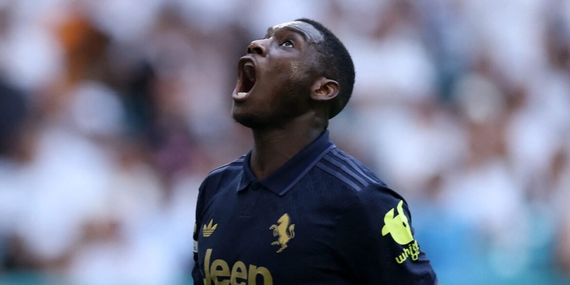 Tottenham negocia a contratação de jogador inglês antes de Randal Kolo Muani