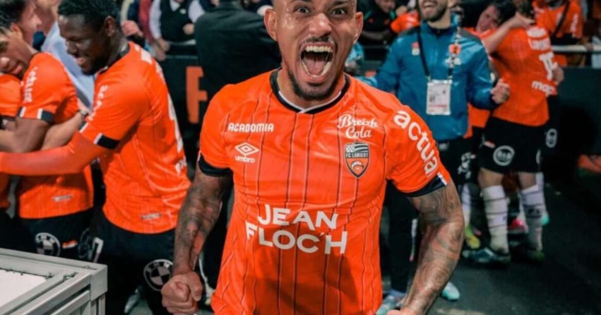 Uma Oportunidade Imperdível na Grécia e a Concorrência pela Camisa de Neymar