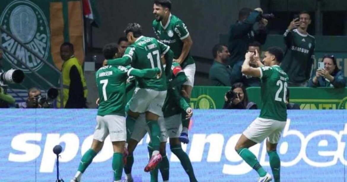Vitor Roque brilha com hat-trick e Palmeiras vence o Internacional no Allianz Parque