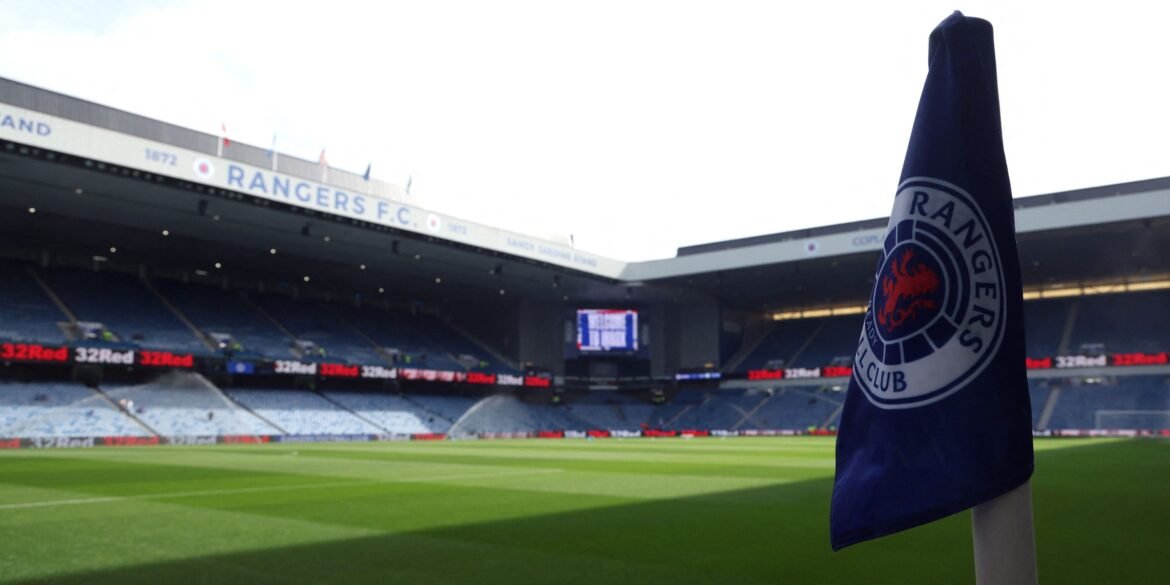 49ers Engajam em Conversas Promissoras com Treinador do 4-3-3 Durante Desenvolvimento em Ibrox