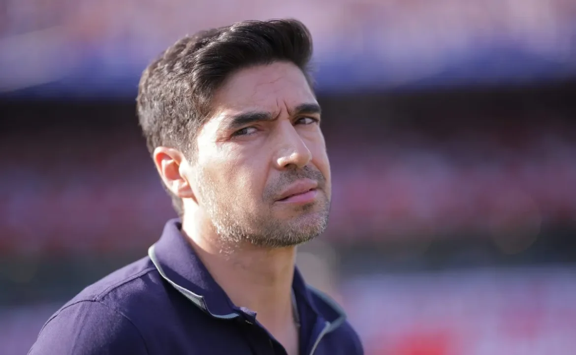 Abel Ferreira altera a escalação diante do RB Bragantino
