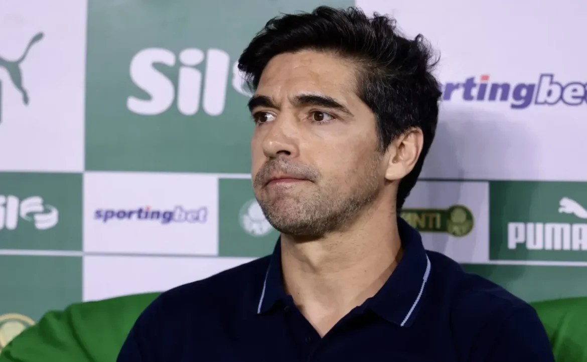 Abel Ferreira provoca Rafael Klein após jogo entre Palmeiras e Cruzeiro: "Até pensamentos apitava"