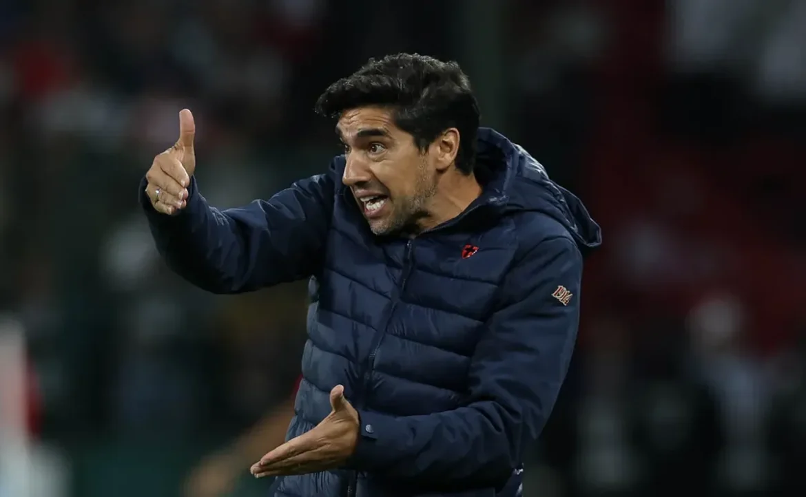 Abel prepara equipe titular do Palmeiras para enfrentar o Cruzeiro em partida decisiva